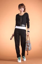 供應韓版瑞麗風格服飾與日用百貨，滿足多樣化生活需求